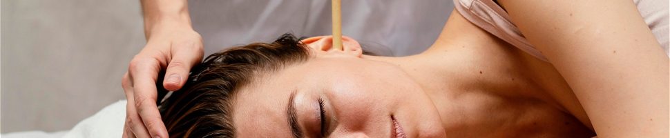 close-up-therapist-using-candle