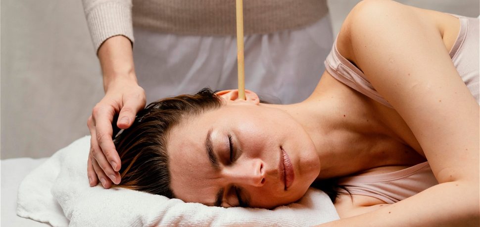 close-up-therapist-using-candle